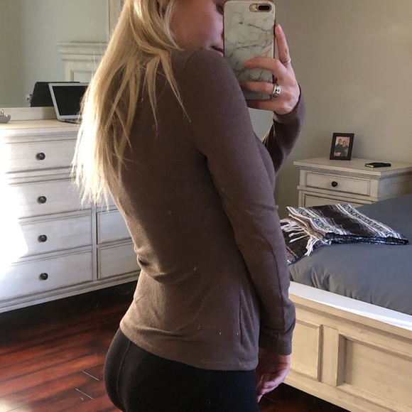 Long Sleeve Cross Neck - Picture 3 of 4